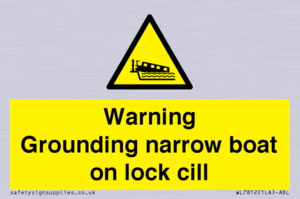 WL7812: Warning Grounding narrow boat on lock cill