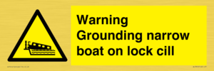 WL7812: Warning Grounding narrow boat on lock cill
