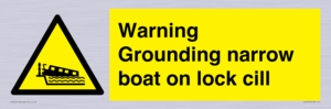 WL7812: Warning Grounding narrow boat on lock cill