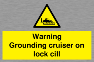 WL7813: Warning Grounding cruiser on lock cill