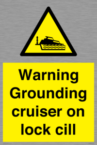 WL7813: Warning Grounding cruiser on lock cill