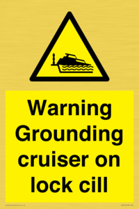 WL7813: Warning Grounding cruiser on lock cill