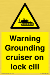 WL7813: Warning Grounding cruiser on lock cill
