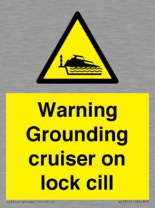 WL7813: Warning Grounding cruiser on lock cill