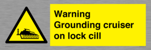 WL7813: Warning Grounding cruiser on lock cill