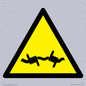 WV11940: W033 Warning: Barbed wire