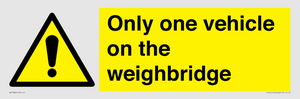 WV13382: Only one vehicle on weighbridge
