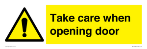 WV16781: Take care when opening door
