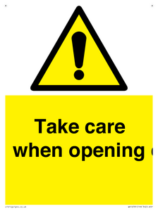 WV16781: Take care when opening door