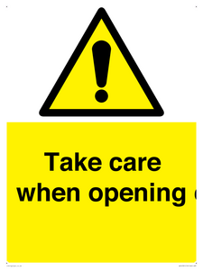 WV16781: Take care when opening door