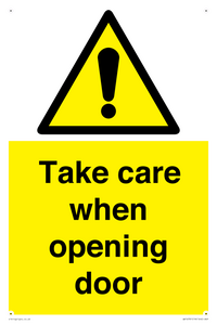 WV16781: Take care when opening door