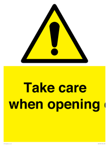 WV16781: Take care when opening door
