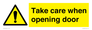 WV16785: Take care when opening door